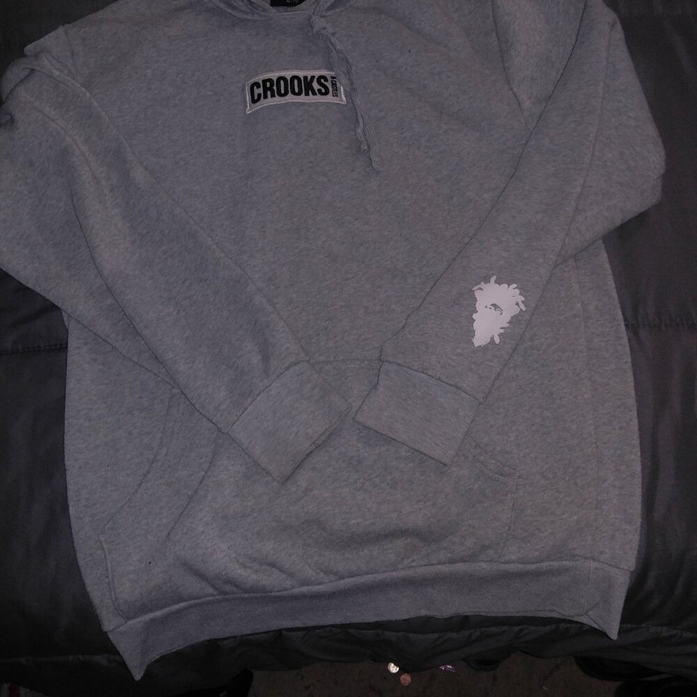 Crooks - Picture 3 of 3